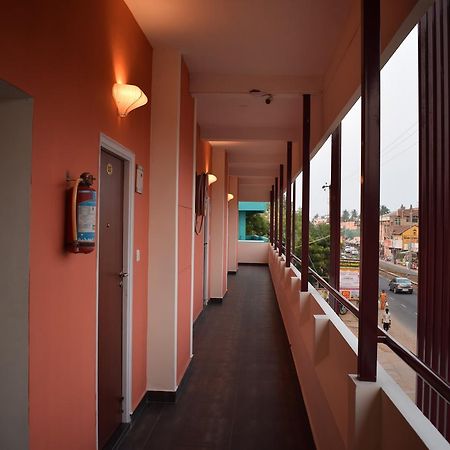 فندق بونديتْشيريفي  Ak Sea View Residency المظهر الخارجي الصورة