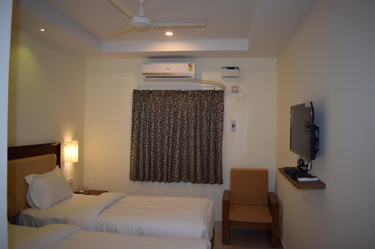 فندق بونديتْشيريفي  Ak Sea View Residency الغرفة الصورة