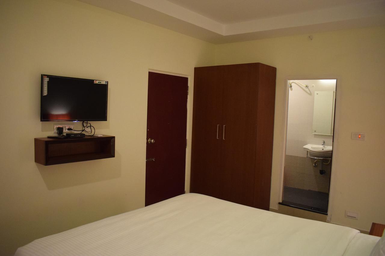 فندق بونديتْشيريفي  Ak Sea View Residency المظهر الخارجي الصورة